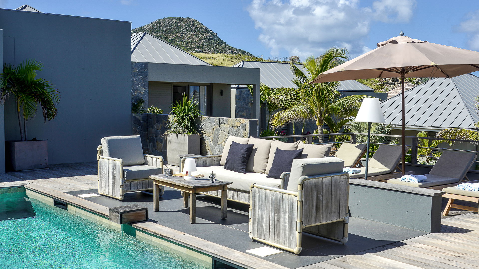 POOL & TERRACE
