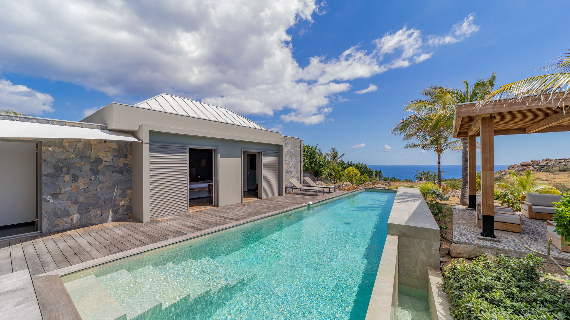 POOL & TERRACE