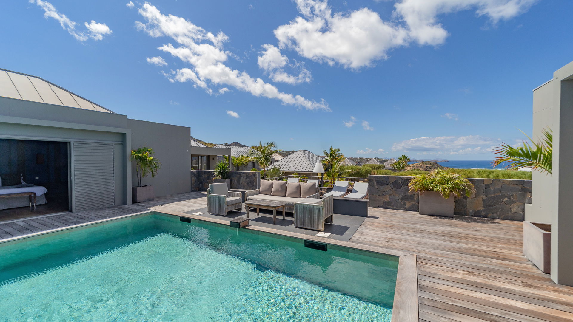 POOL & TERRACE