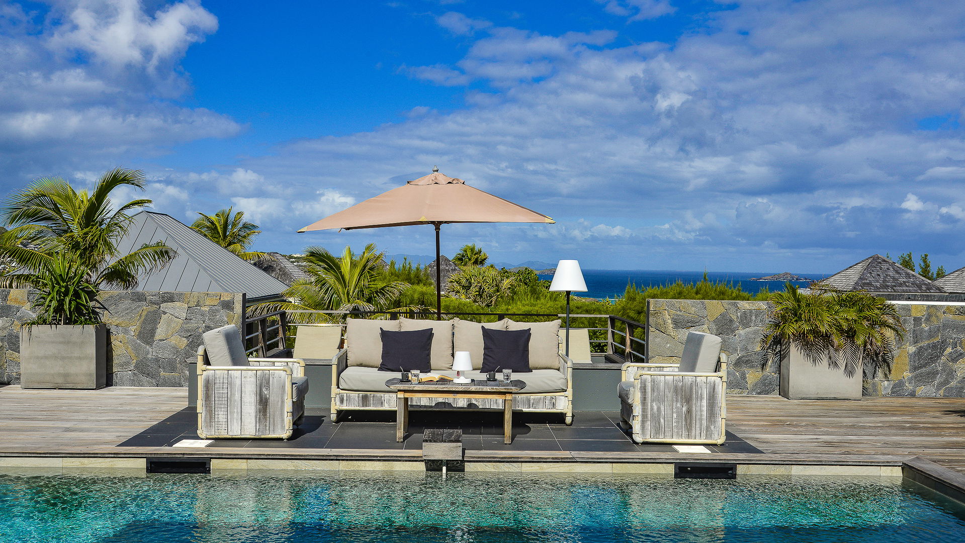 POOL & TERRACE