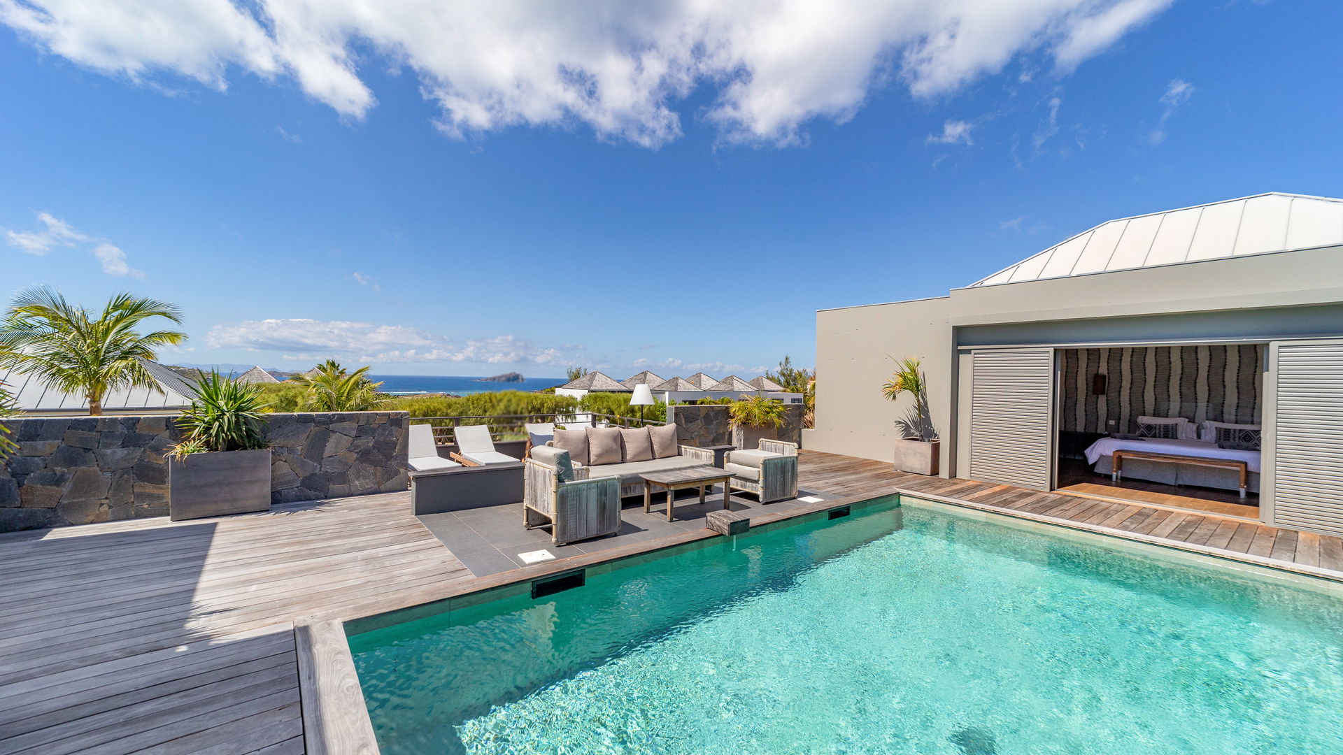 POOL & TERRACE