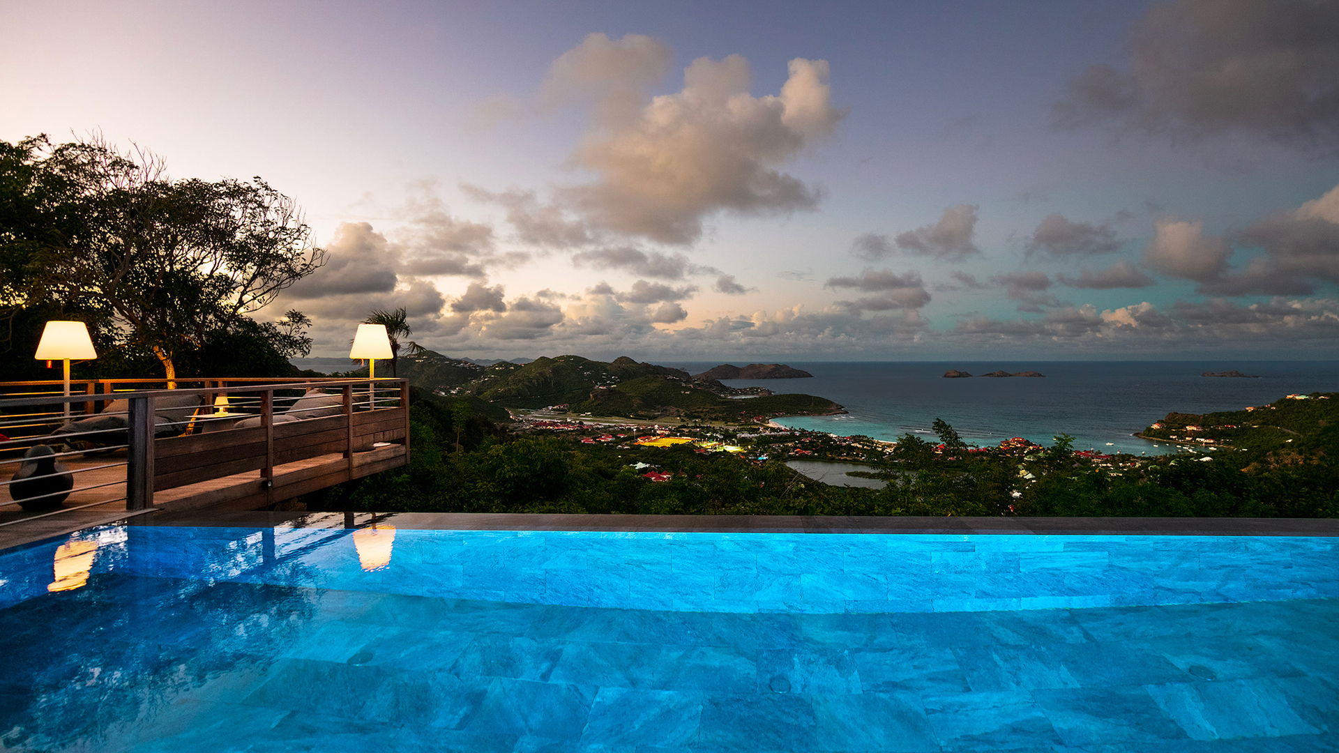 POOL & TERRACE