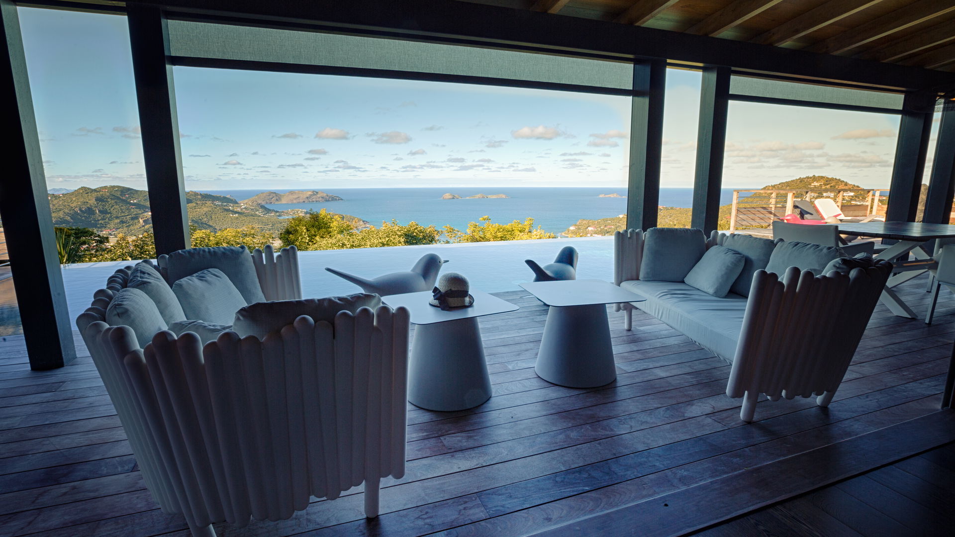 POOL & TERRACE