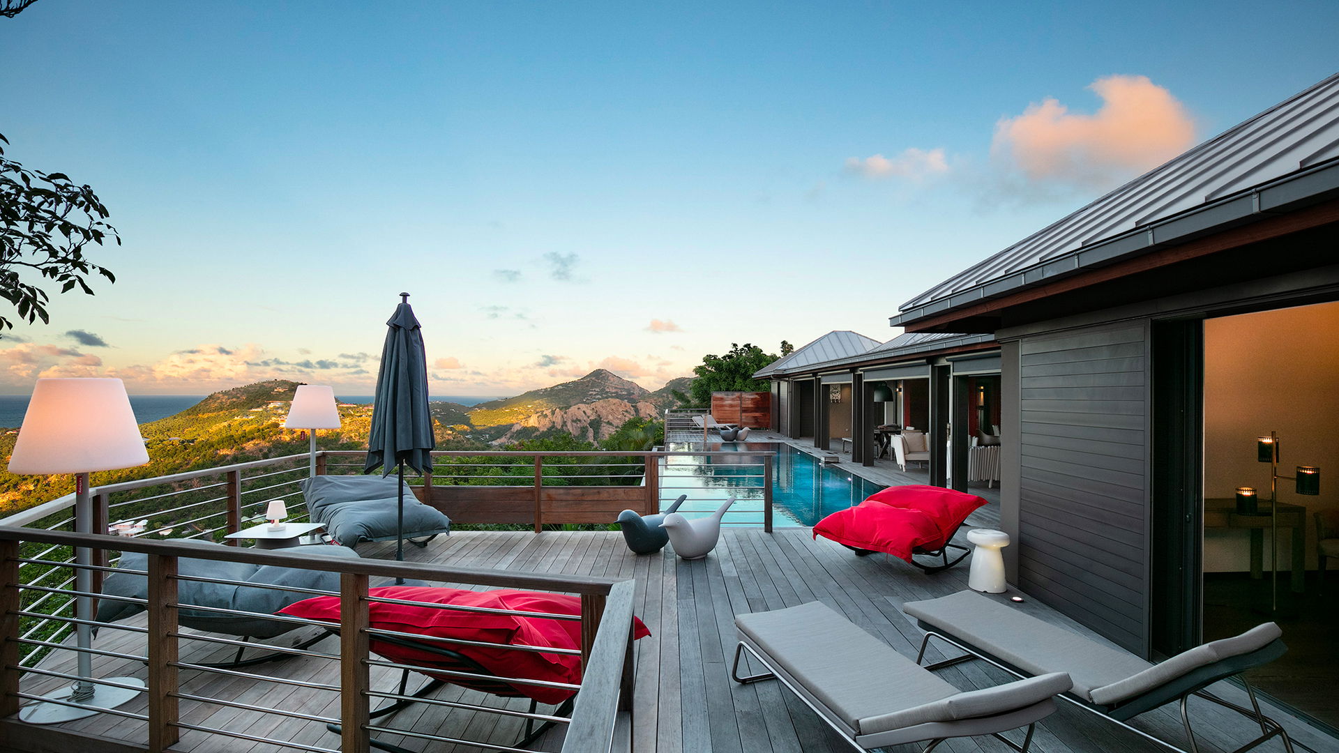 POOL & TERRACE