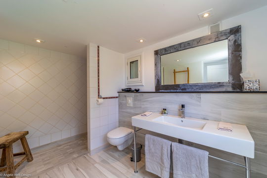 VILLA LAGON BLEU BEDROOM1 8