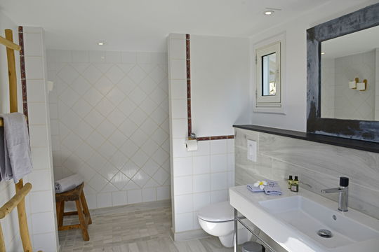 VILLA LAGON BLEU BEDROOM1 9