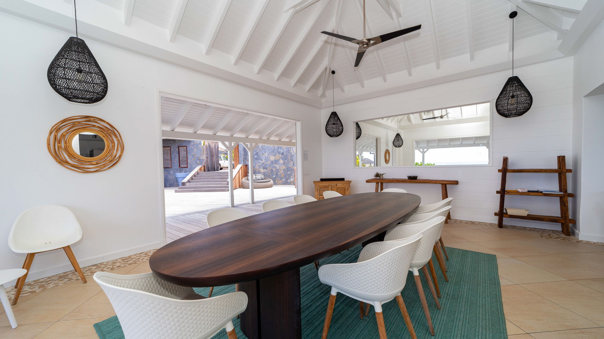 KITCHEN & DINING AREA