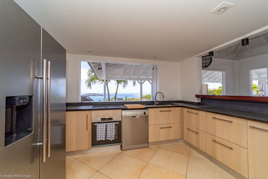 VILLA LAGON BLEU KITCHEN & DINING AREA 5