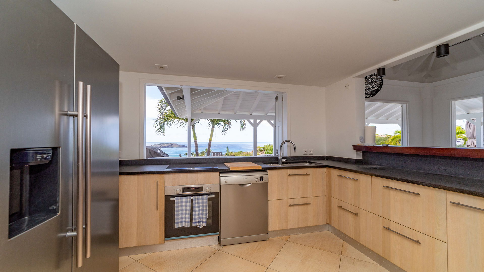 KITCHEN & DINING AREA