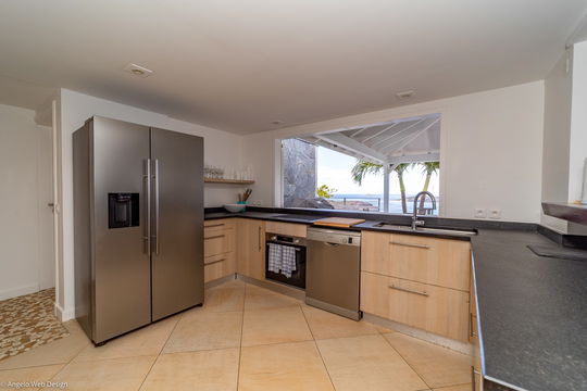 VILLA LAGON BLEU KITCHEN & DINING AREA 6