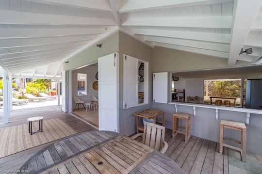 VILLA LAGON BLEU KITCHEN & DINING AREA 7