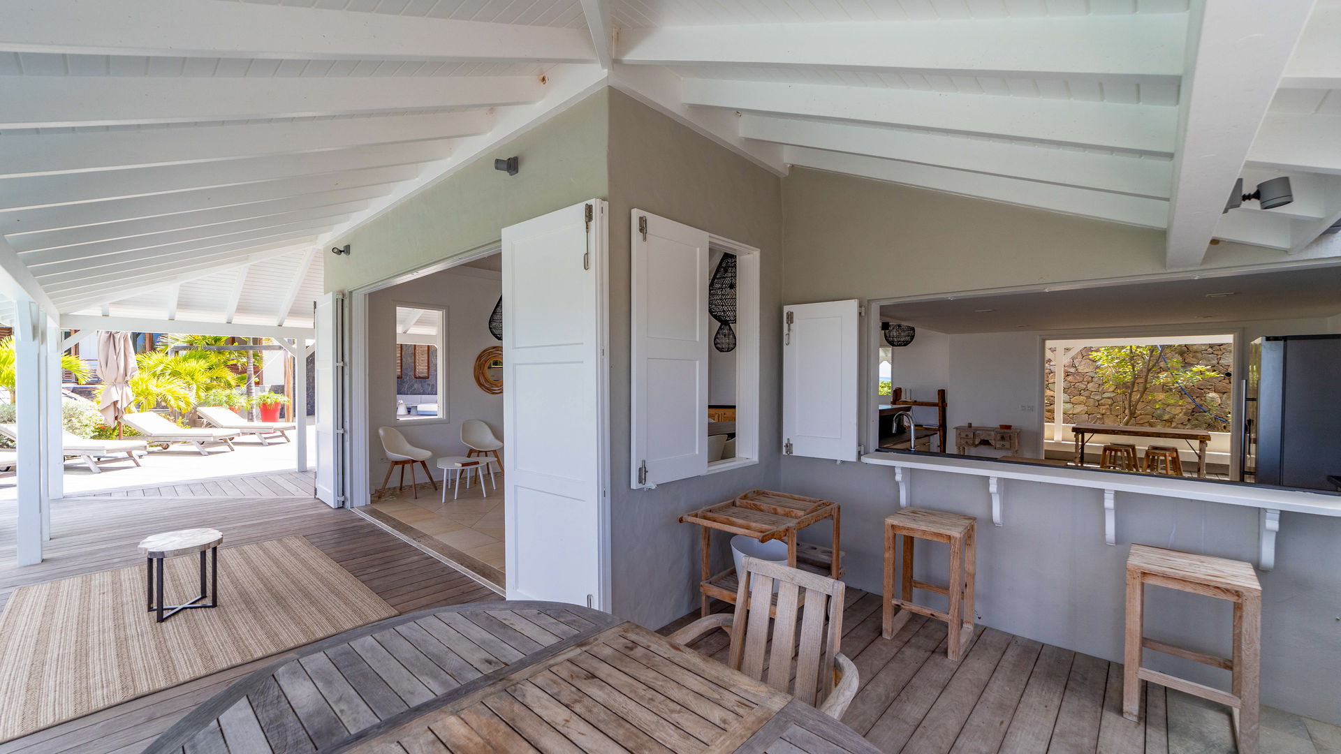 KITCHEN & DINING AREA