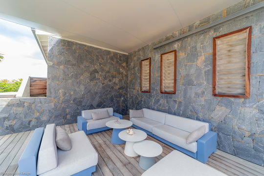 VILLA LAGON BLEU OUTDOOR LOUNGE AREA 1