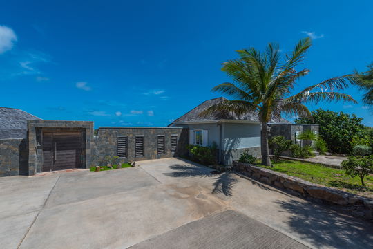 VILLA LAGON BLEU OUTDOORS 3