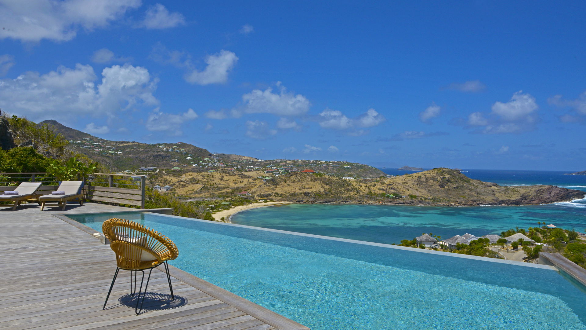 POOL & TERRACE