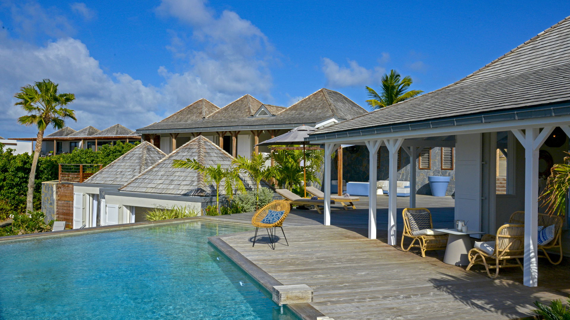 POOL & TERRACE