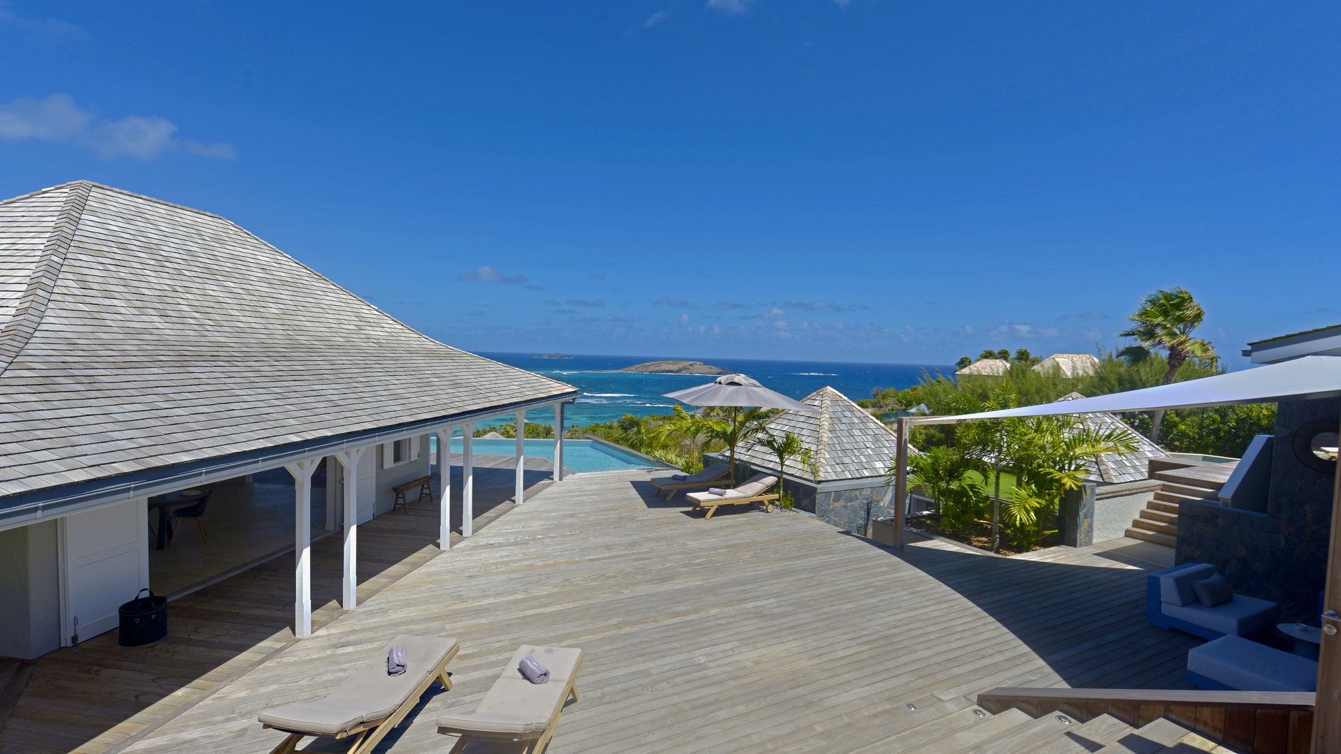 POOL & TERRACE