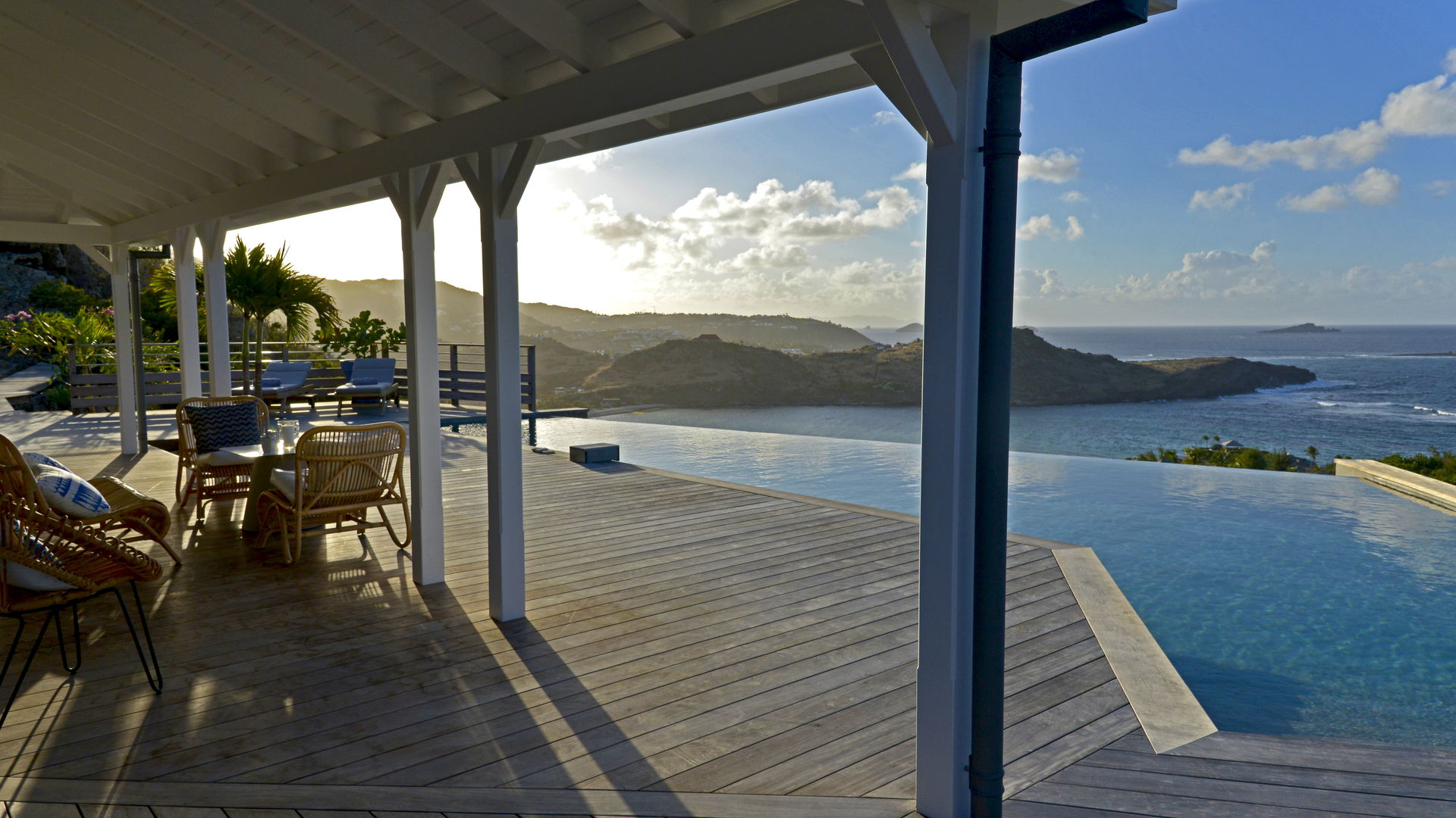 POOL & TERRACE