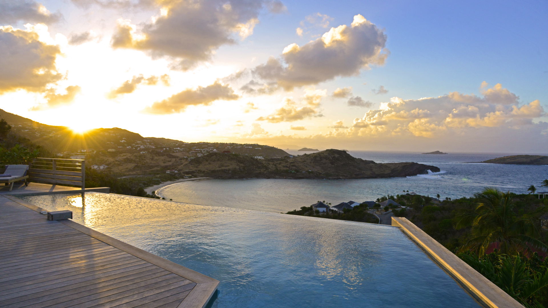 POOL & TERRACE