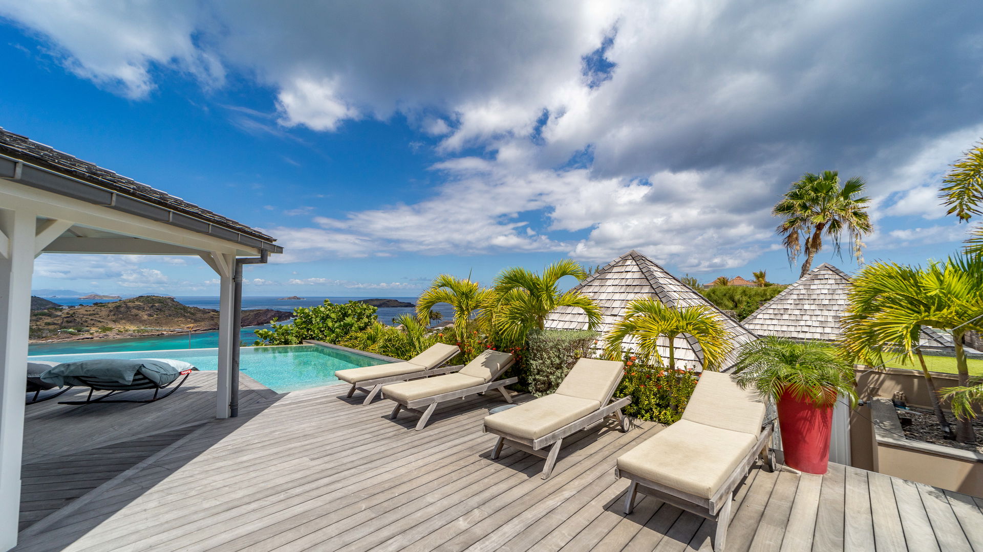 POOL & TERRACE