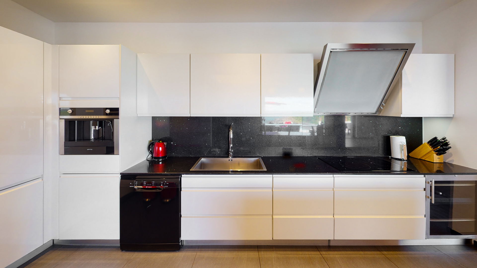 KITCHEN & DINING AREA