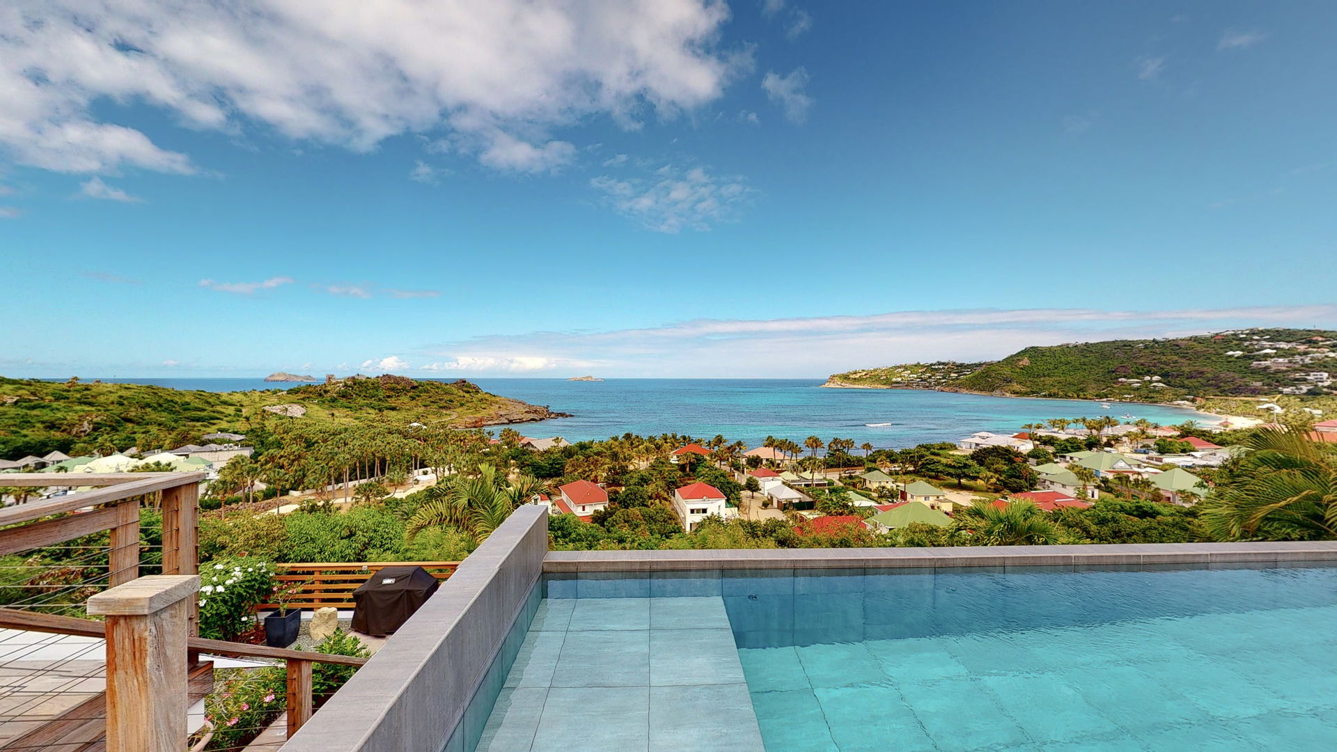 POOL & TERRACE