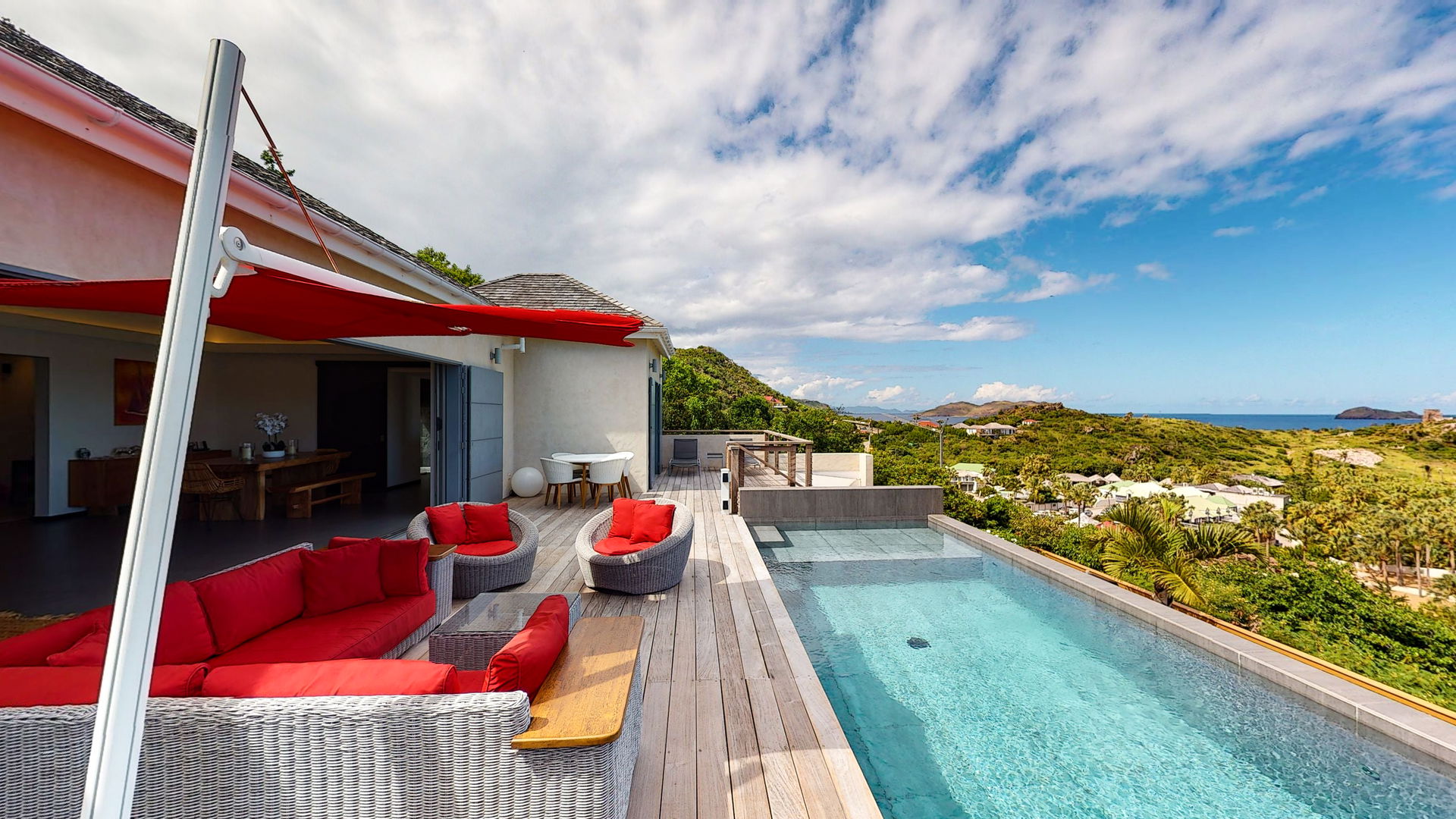POOL & TERRACE