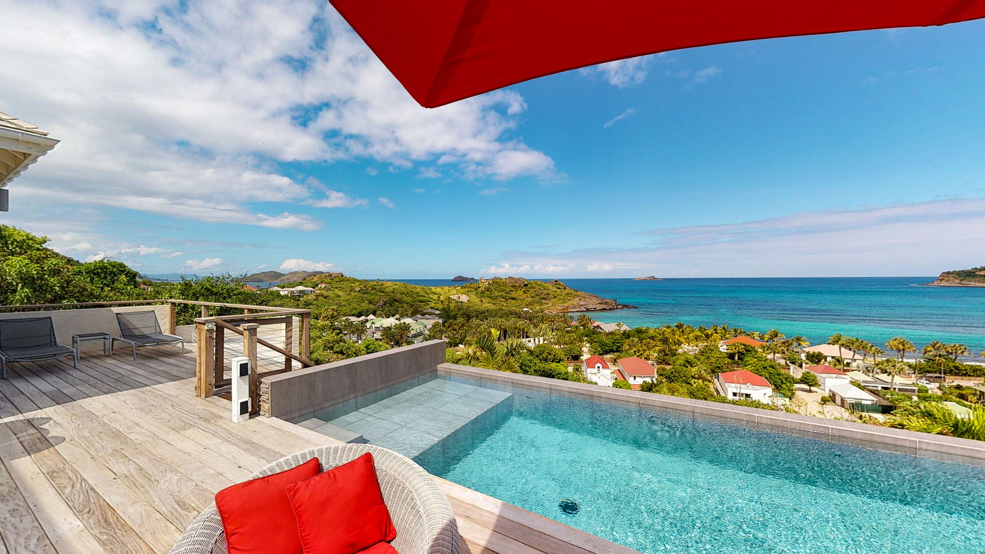 POOL & TERRACE