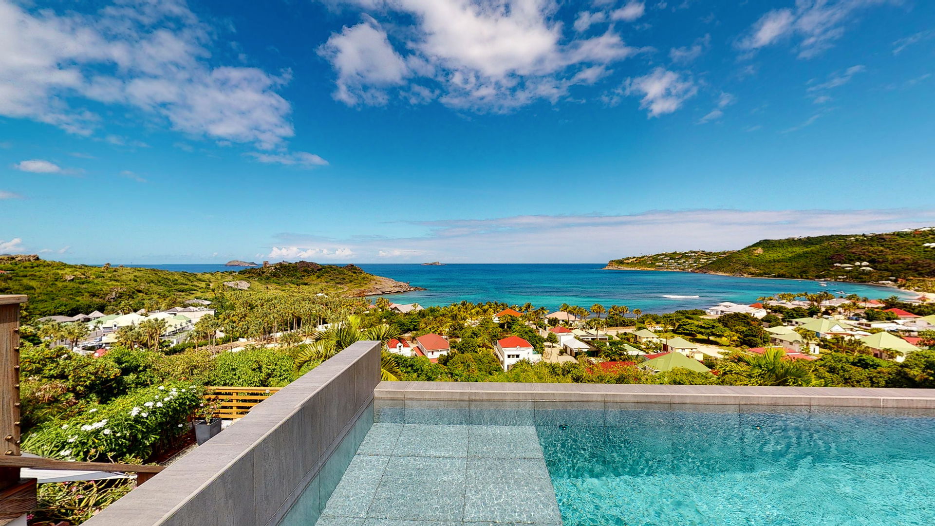 POOL & TERRACE