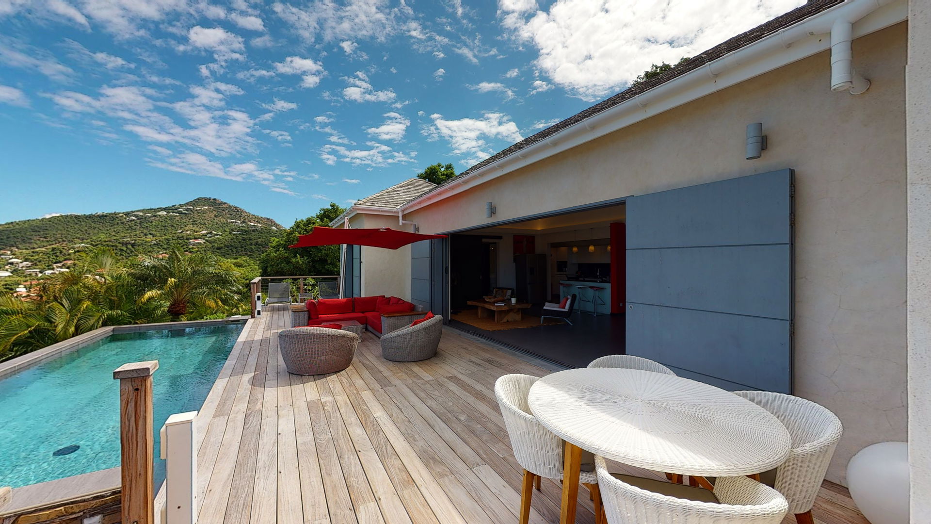 POOL & TERRACE