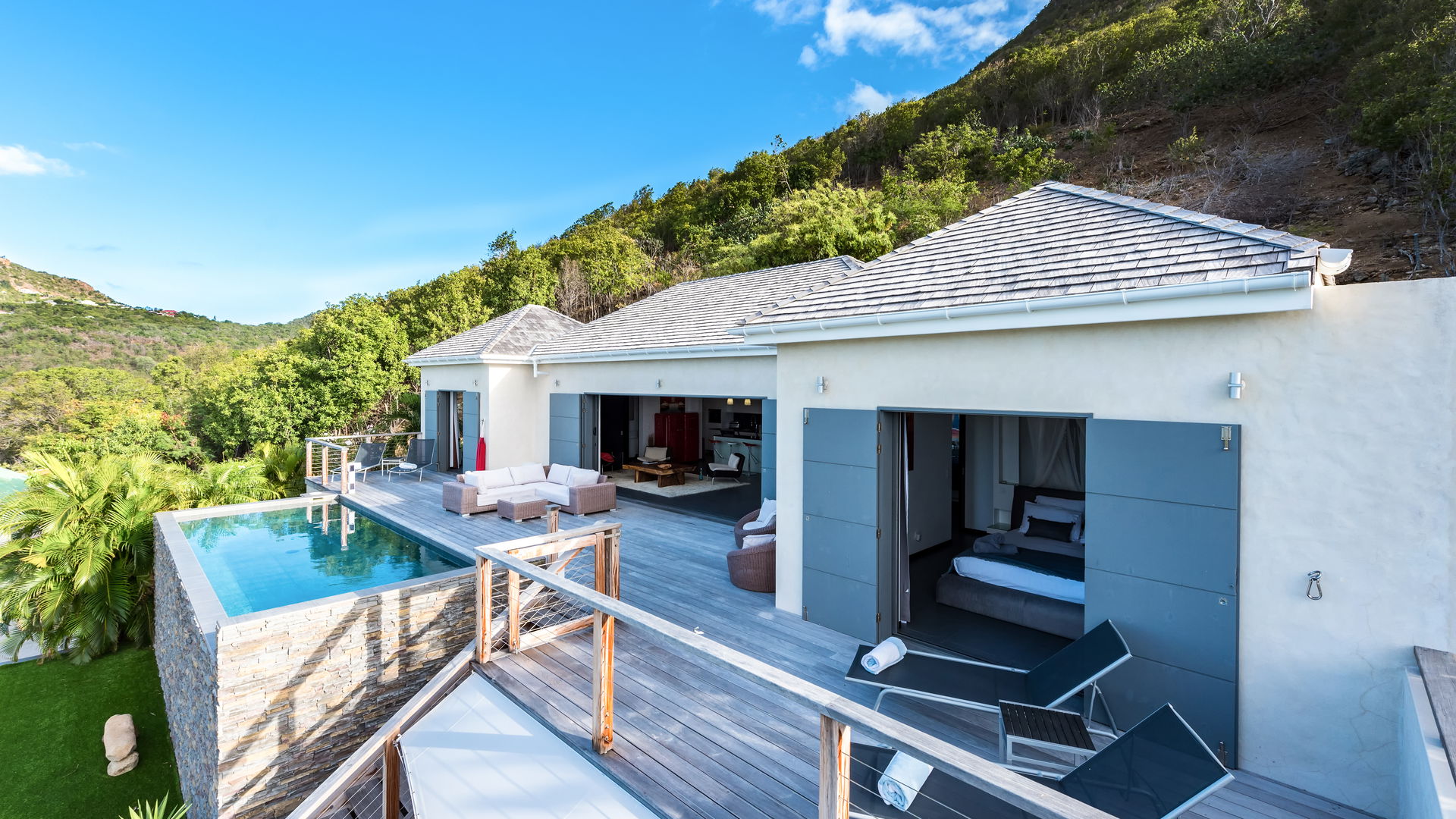 POOL & TERRACE