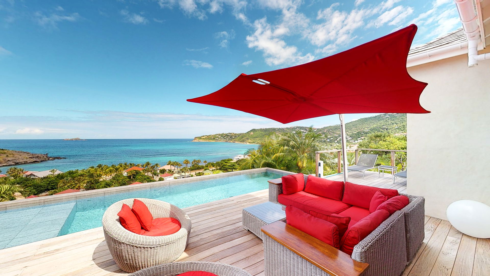 POOL & TERRACE