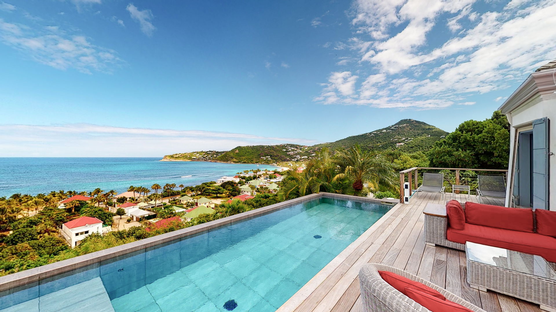 POOL & TERRACE