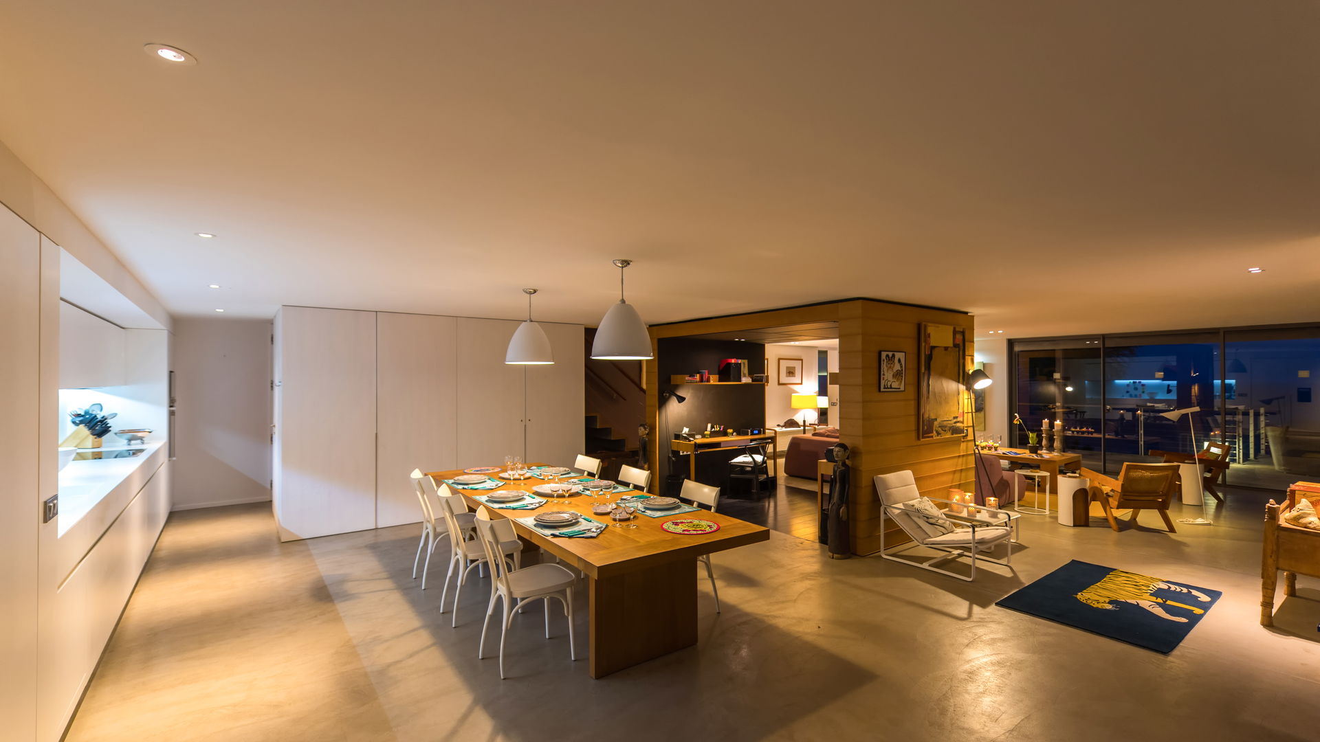 KITCHEN & DINING AREA