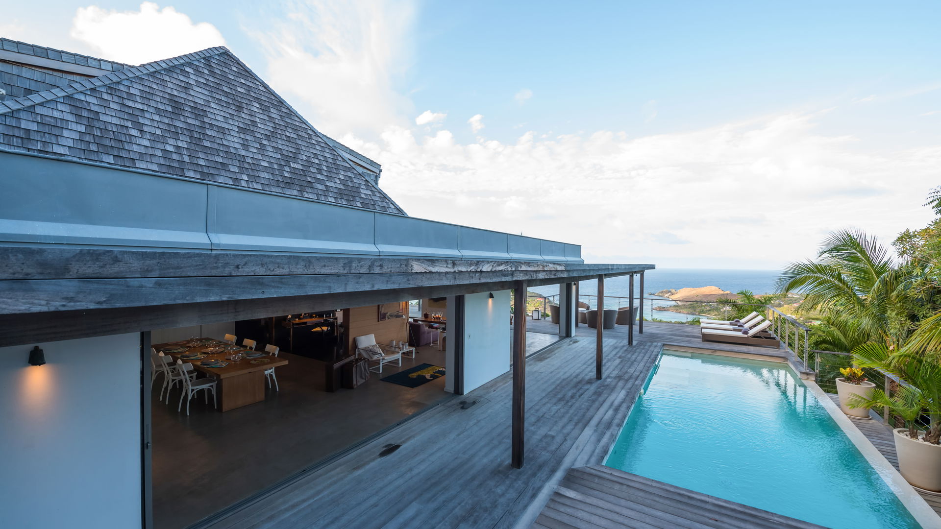 POOL & TERRACE