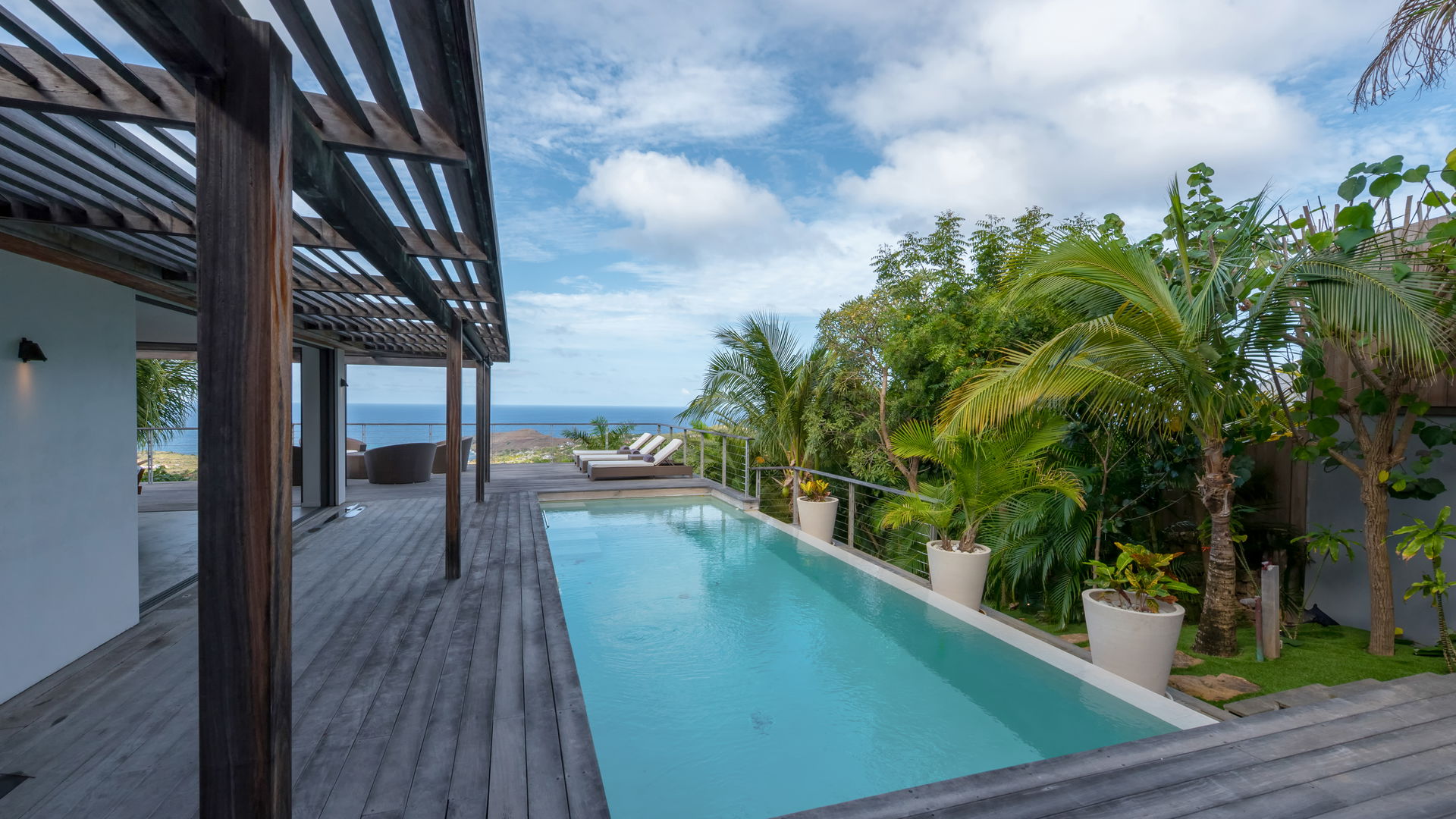 POOL & TERRACE
