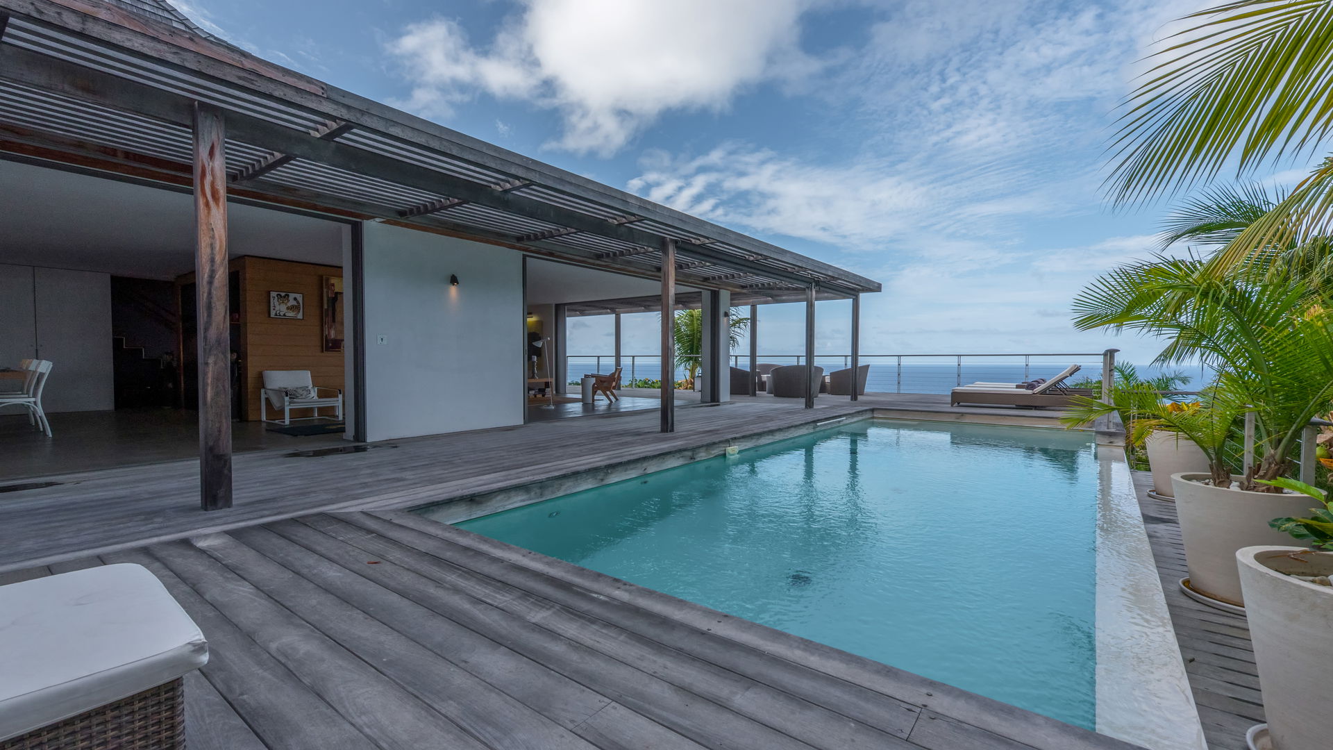 POOL & TERRACE