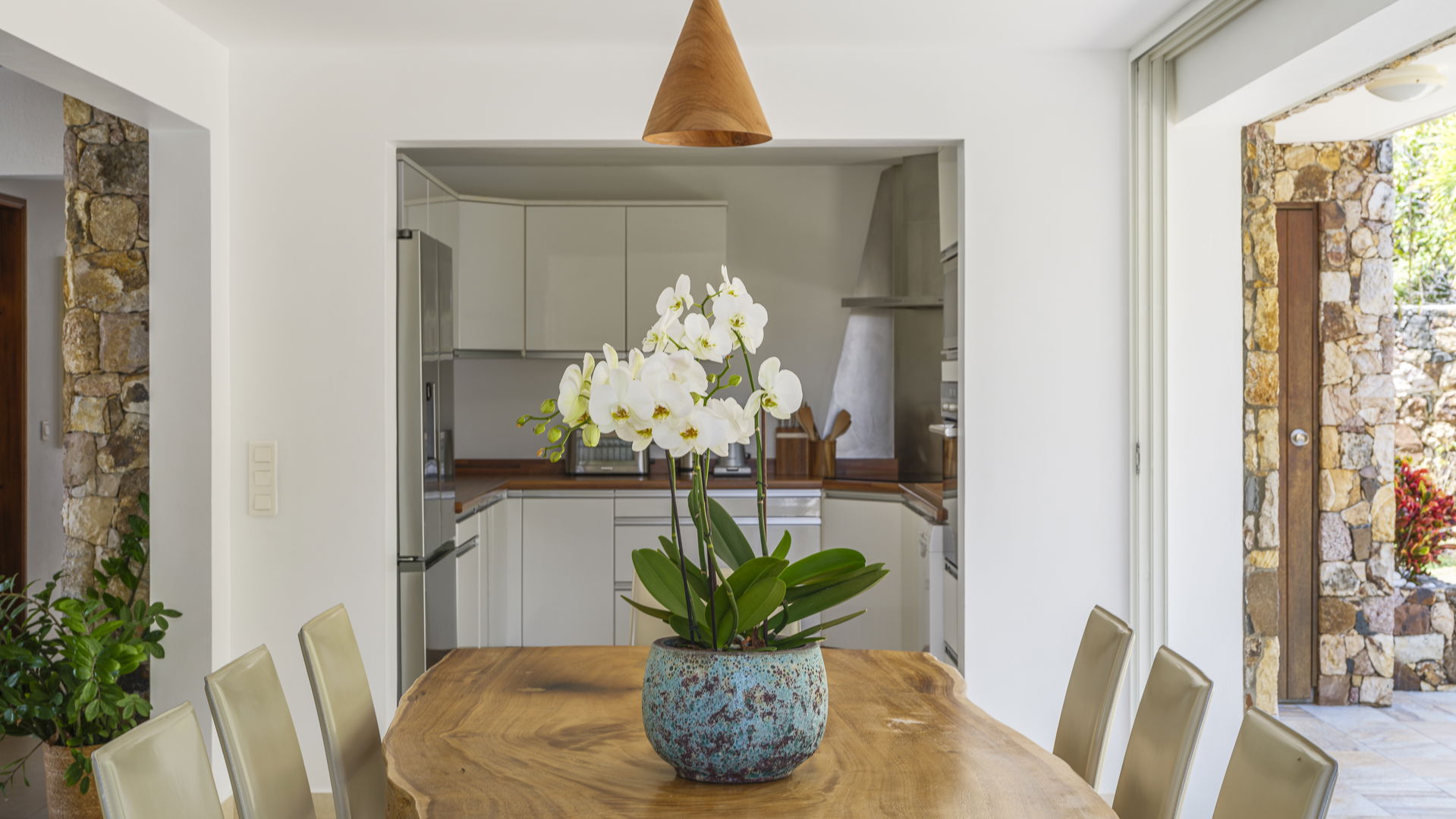KITCHEN & DINING AREA