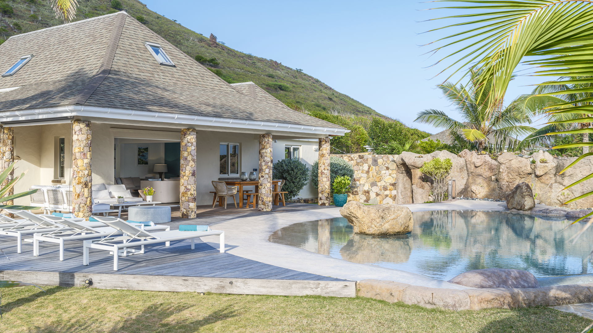 POOL & TERRACE