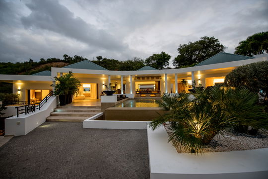 VILLA CASA PARAISO BY NIGHT 5