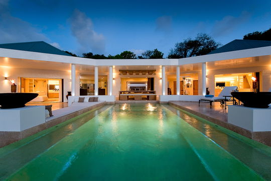 VILLA CASA PARAISO BY NIGHT 6