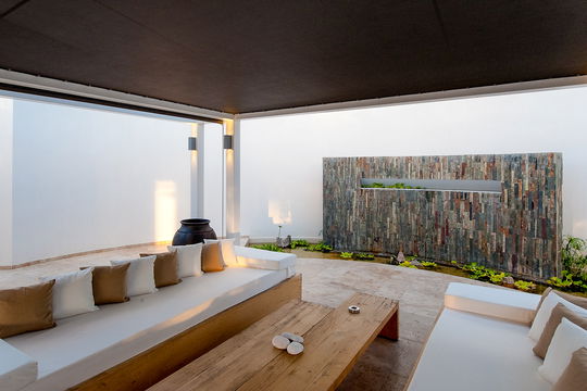 VILLA CASA PARAISO OUTDOOR LOUNGE AREA 5