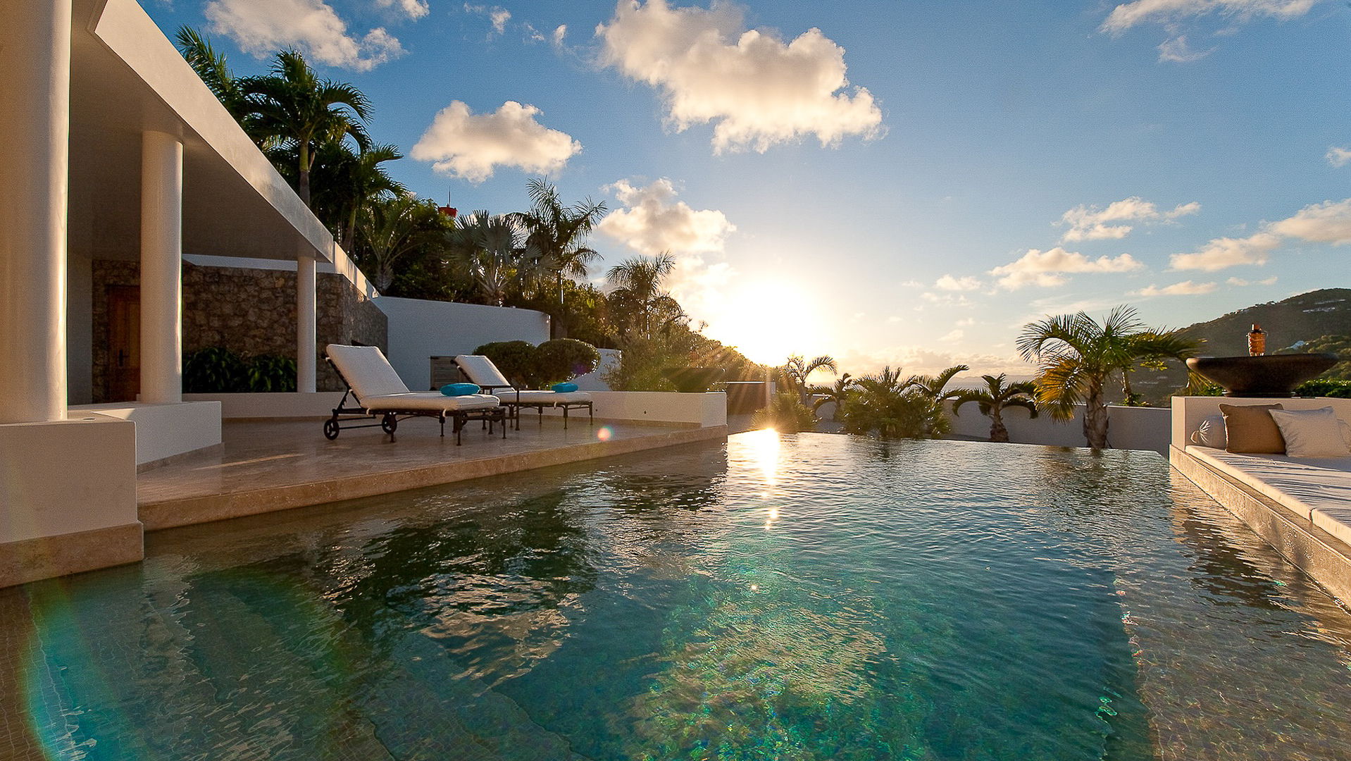 POOL & TERRACE
