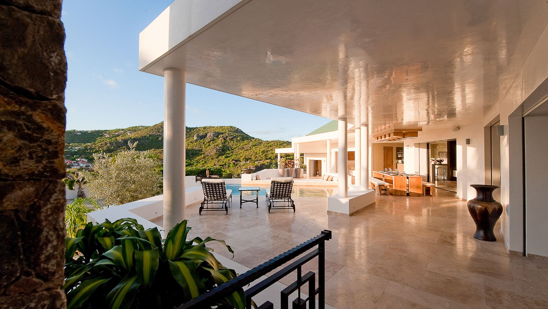 POOL & TERRACE