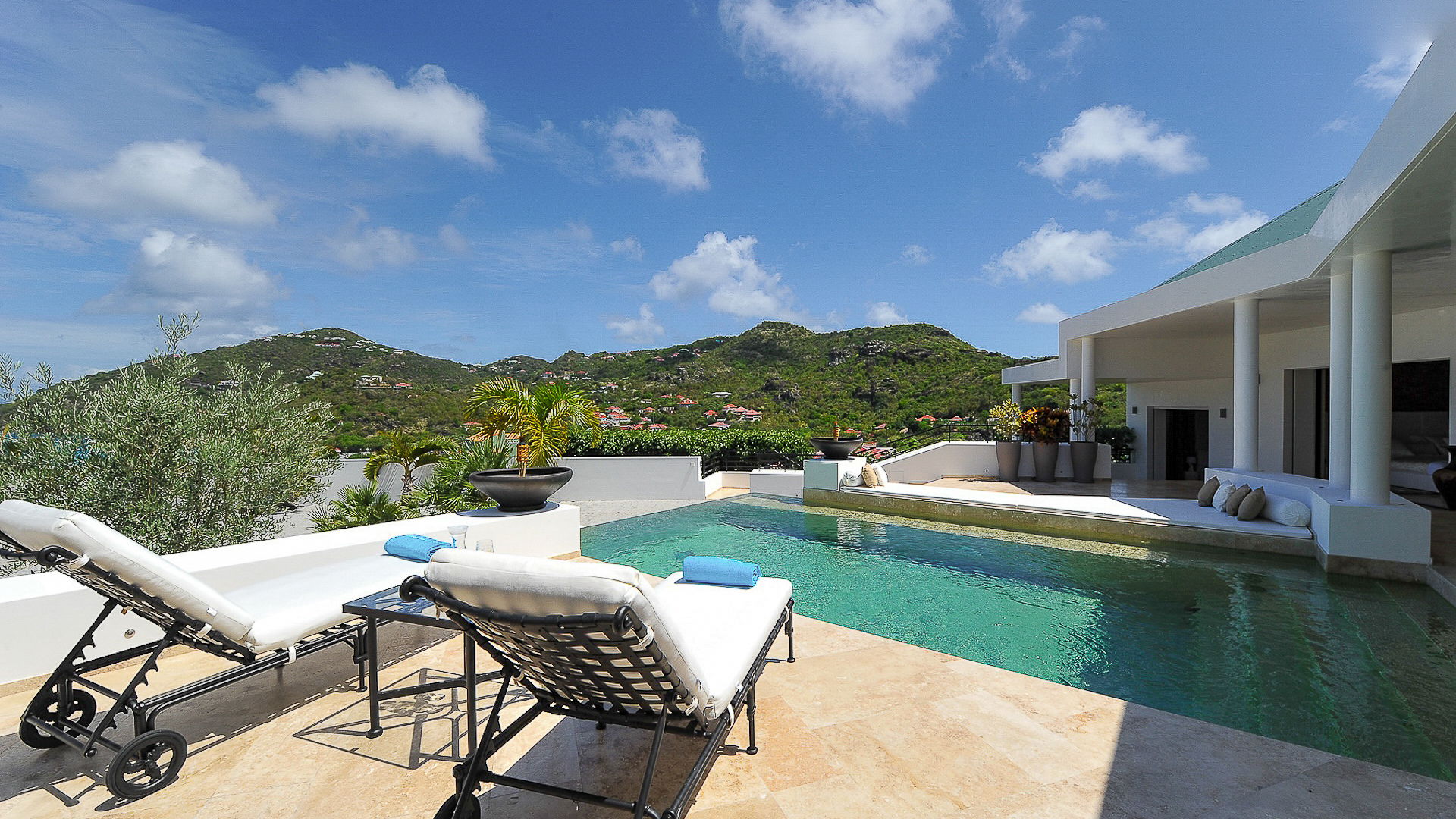 POOL & TERRACE