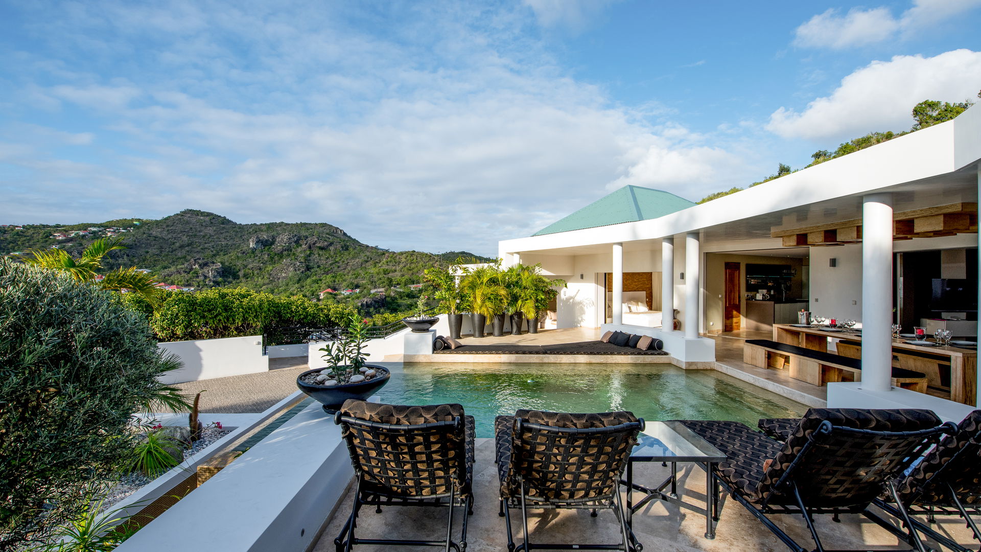 POOL & TERRACE