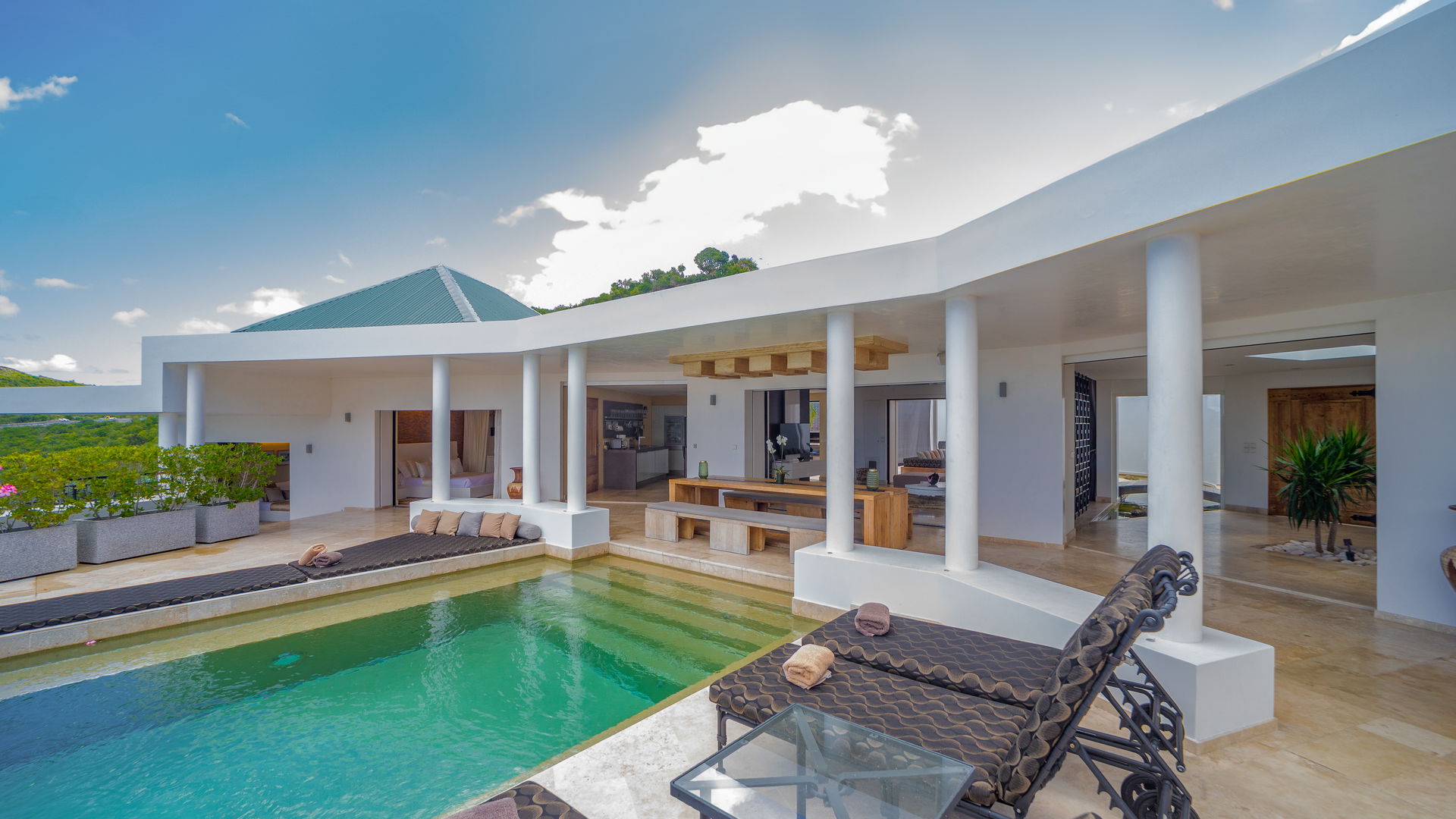 POOL & TERRACE