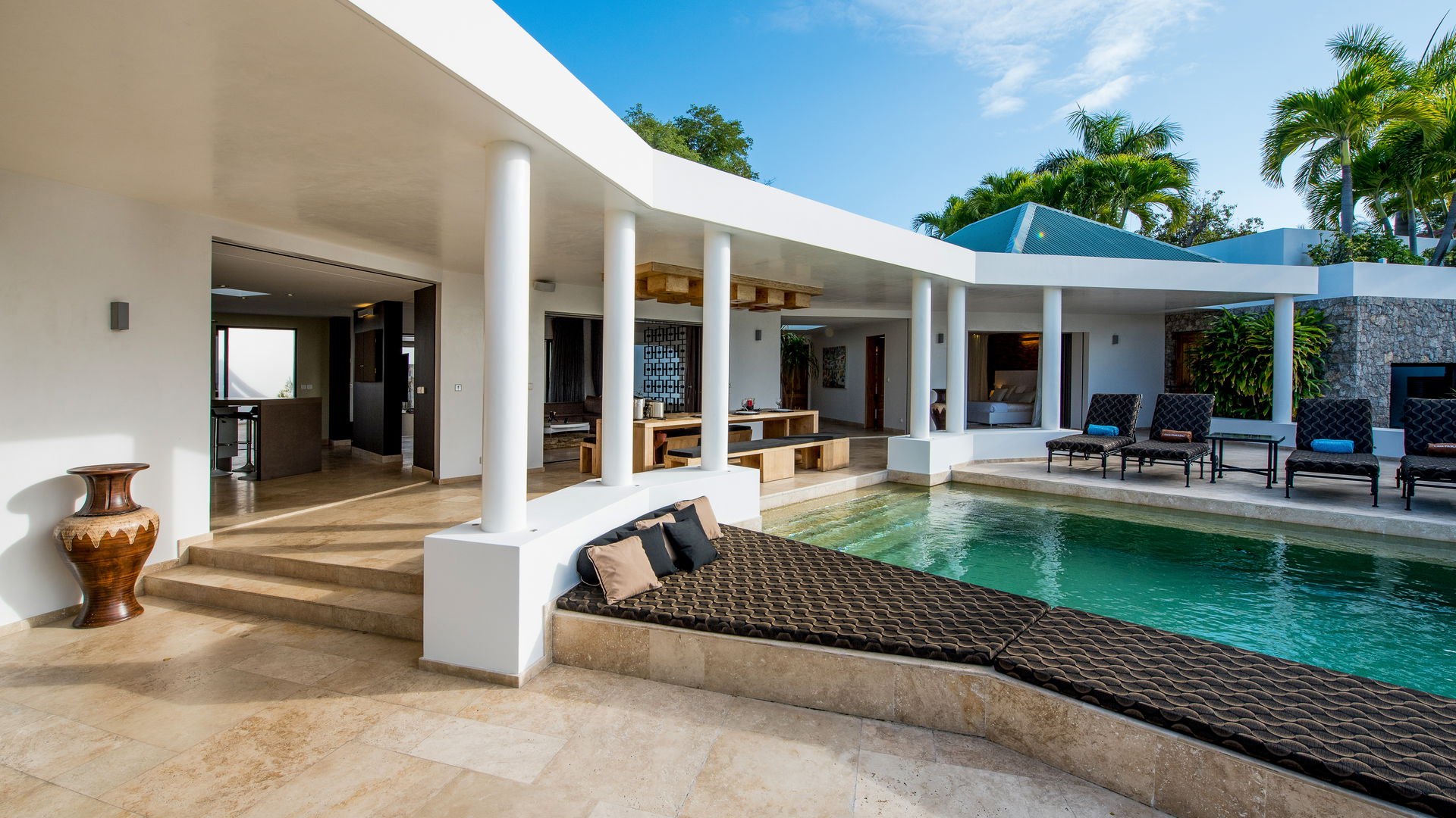 POOL & TERRACE
