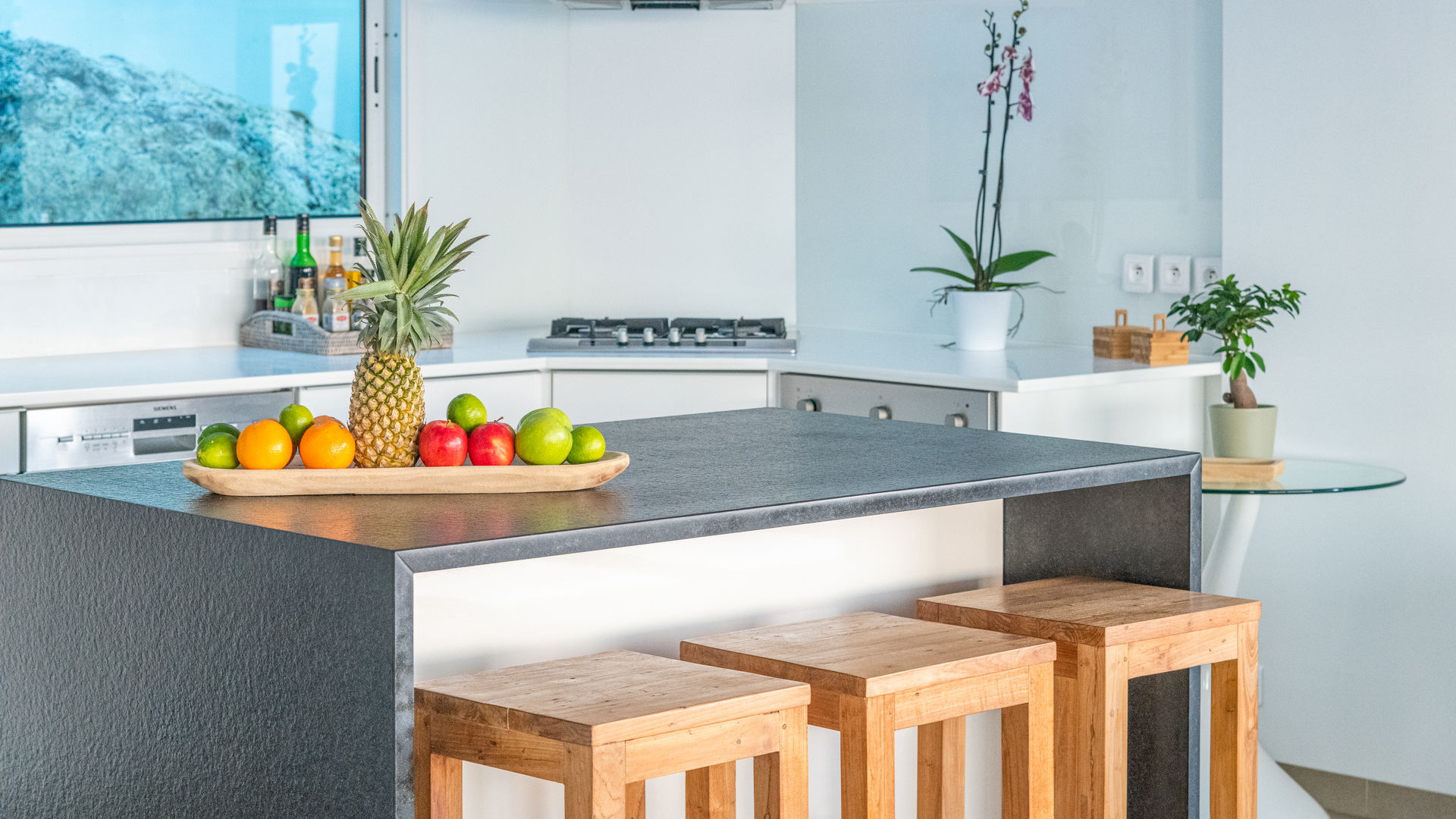 KITCHEN & DINING AREA