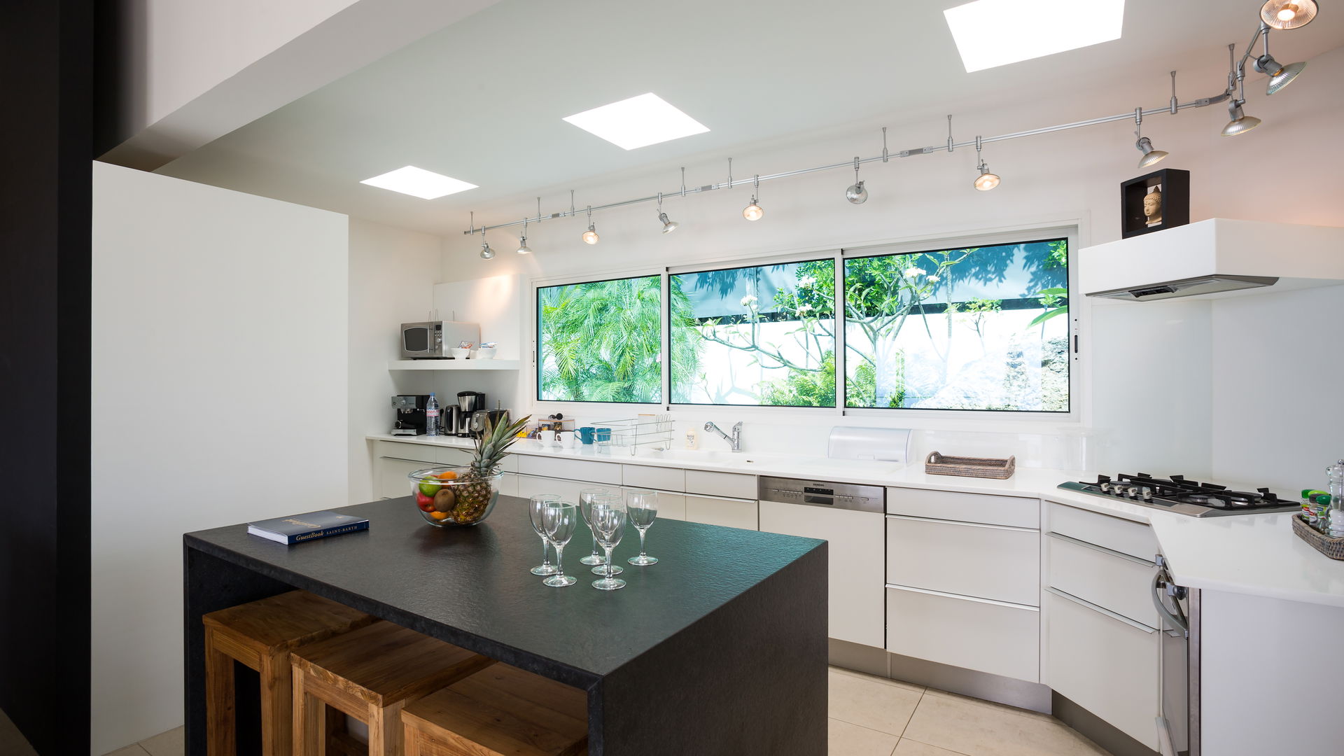 KITCHEN & DINING AREA